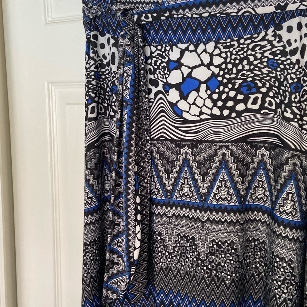Robert Louis patterned maxi skirt with wrap tie belt size medium - Picture 3 of 4